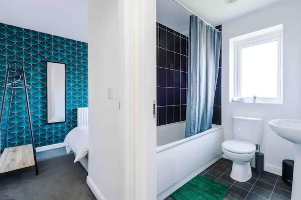 Spacious 5 Bedroom Home Hosted By Mcr Dens Manchester Zewnętrze zdjęcie