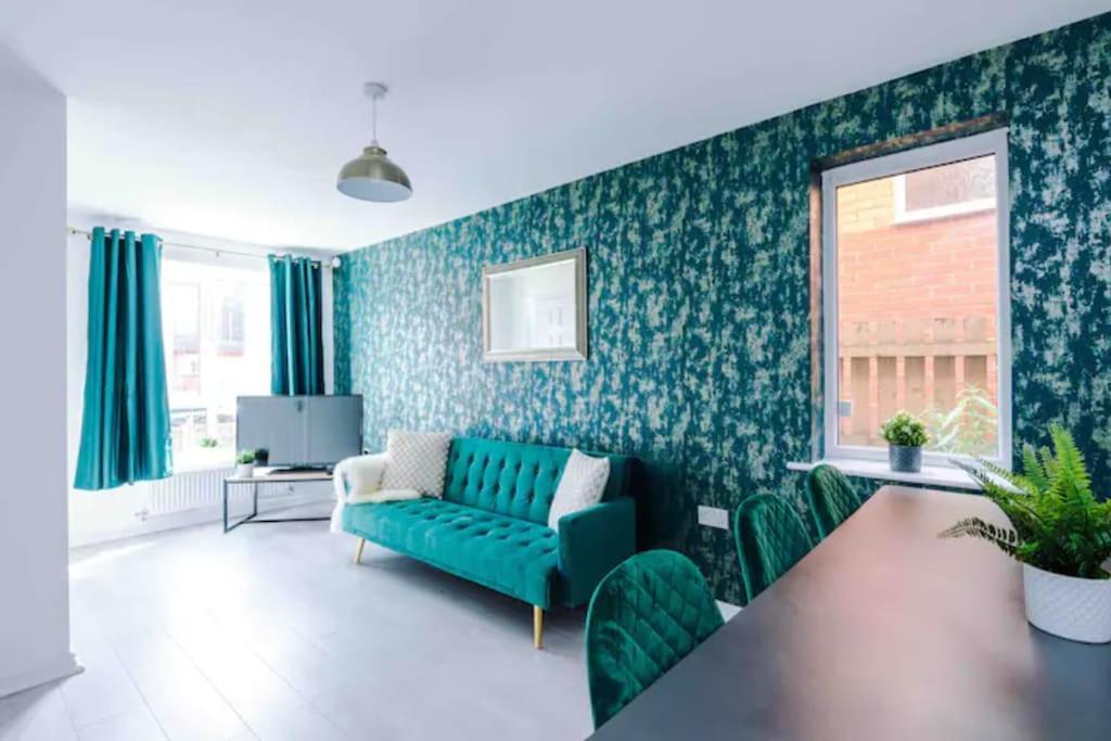 Spacious 5 Bedroom Home Hosted By Mcr Dens Manchester Zewnętrze zdjęcie